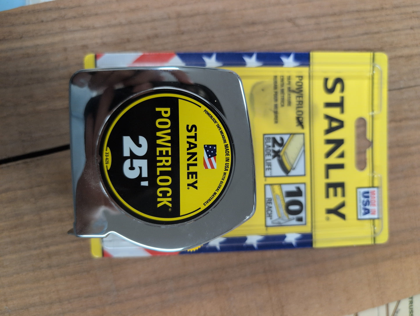 Stanley POWERLOCK 25' measuring tape